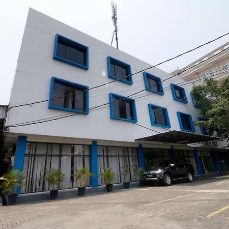 Hotel Reddoorz Near Itc Cempaka Mas Yakarta Exterior foto