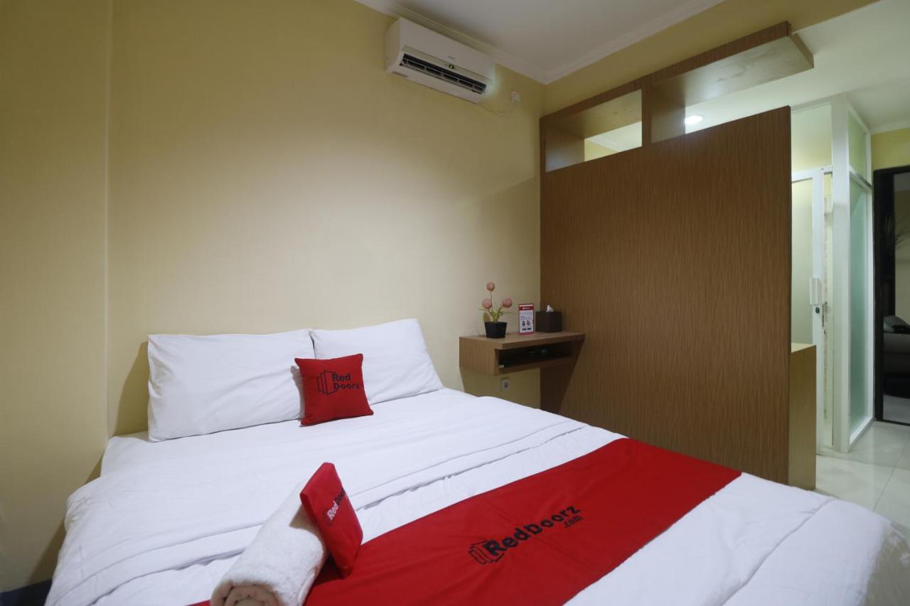 Hotel Reddoorz Near Itc Cempaka Mas Yakarta Exterior foto