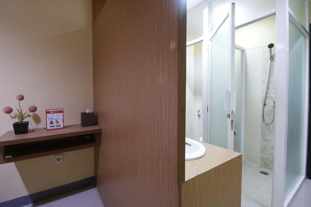 Hotel Reddoorz Near Itc Cempaka Mas Yakarta Exterior foto