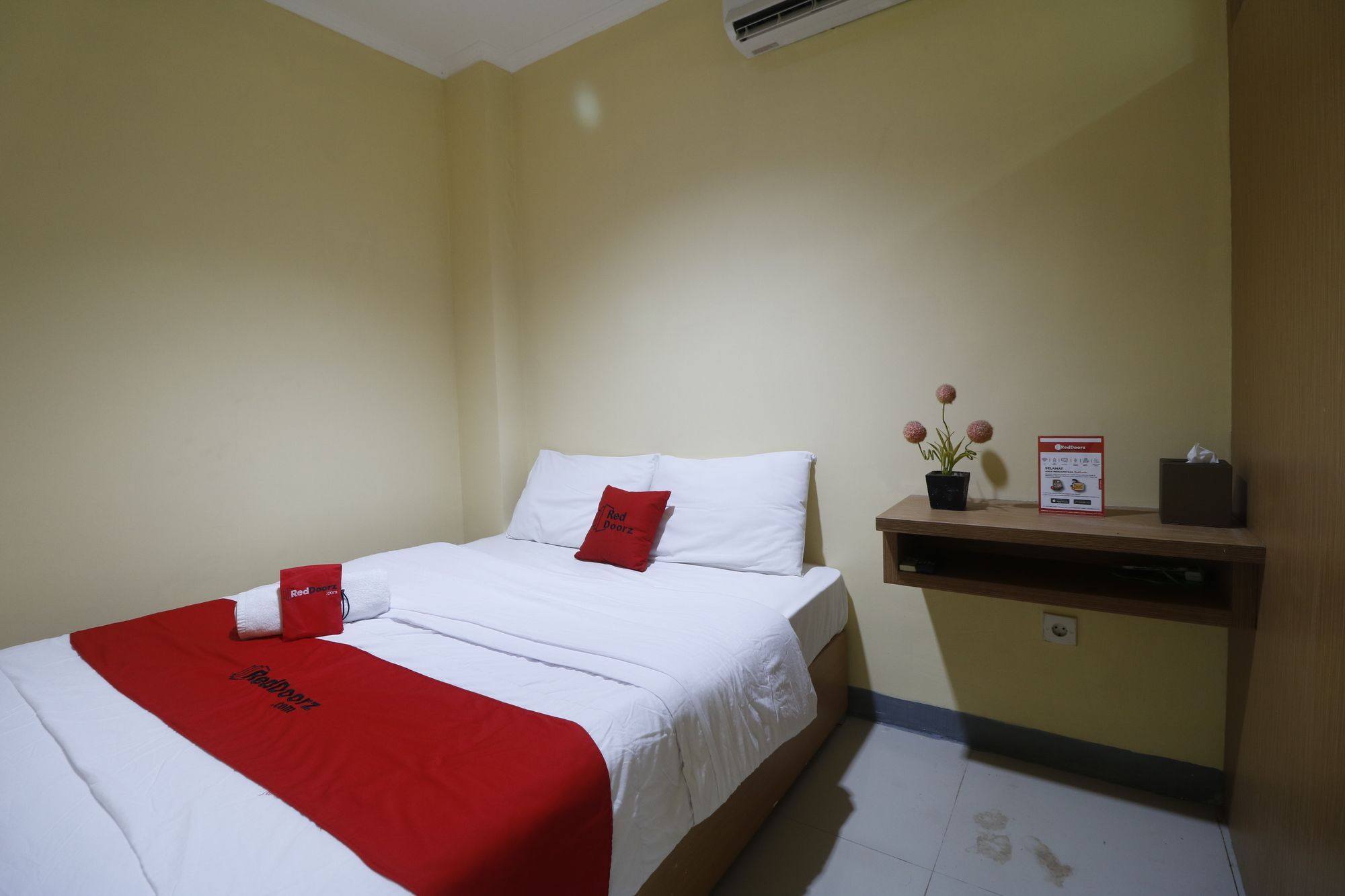 Hotel Reddoorz Near Itc Cempaka Mas Yakarta Exterior foto