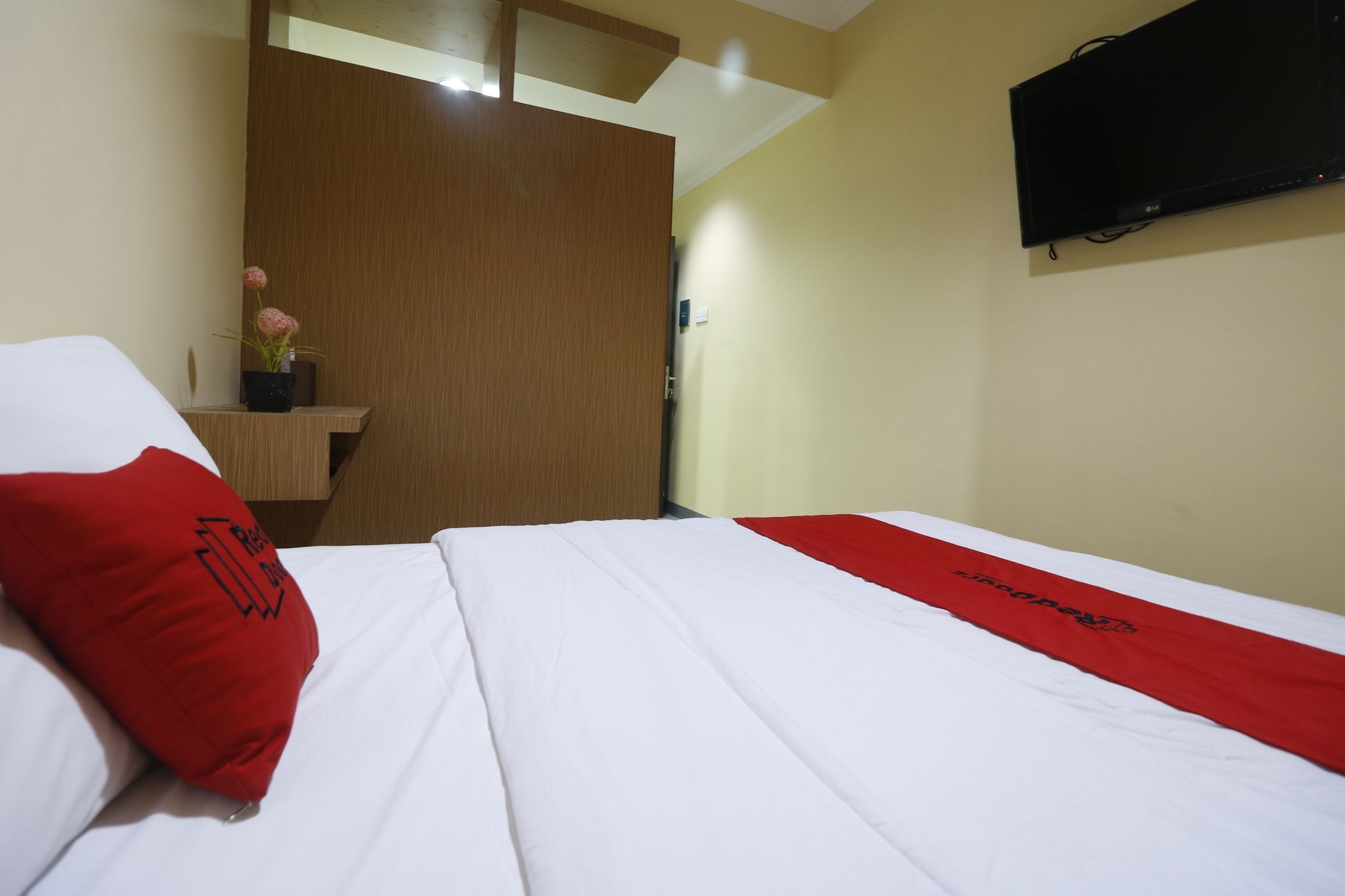 Hotel Reddoorz Near Itc Cempaka Mas Yakarta Exterior foto