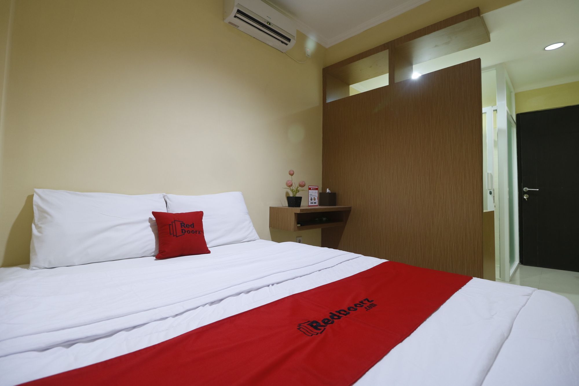 Hotel Reddoorz Near Itc Cempaka Mas Yakarta Exterior foto